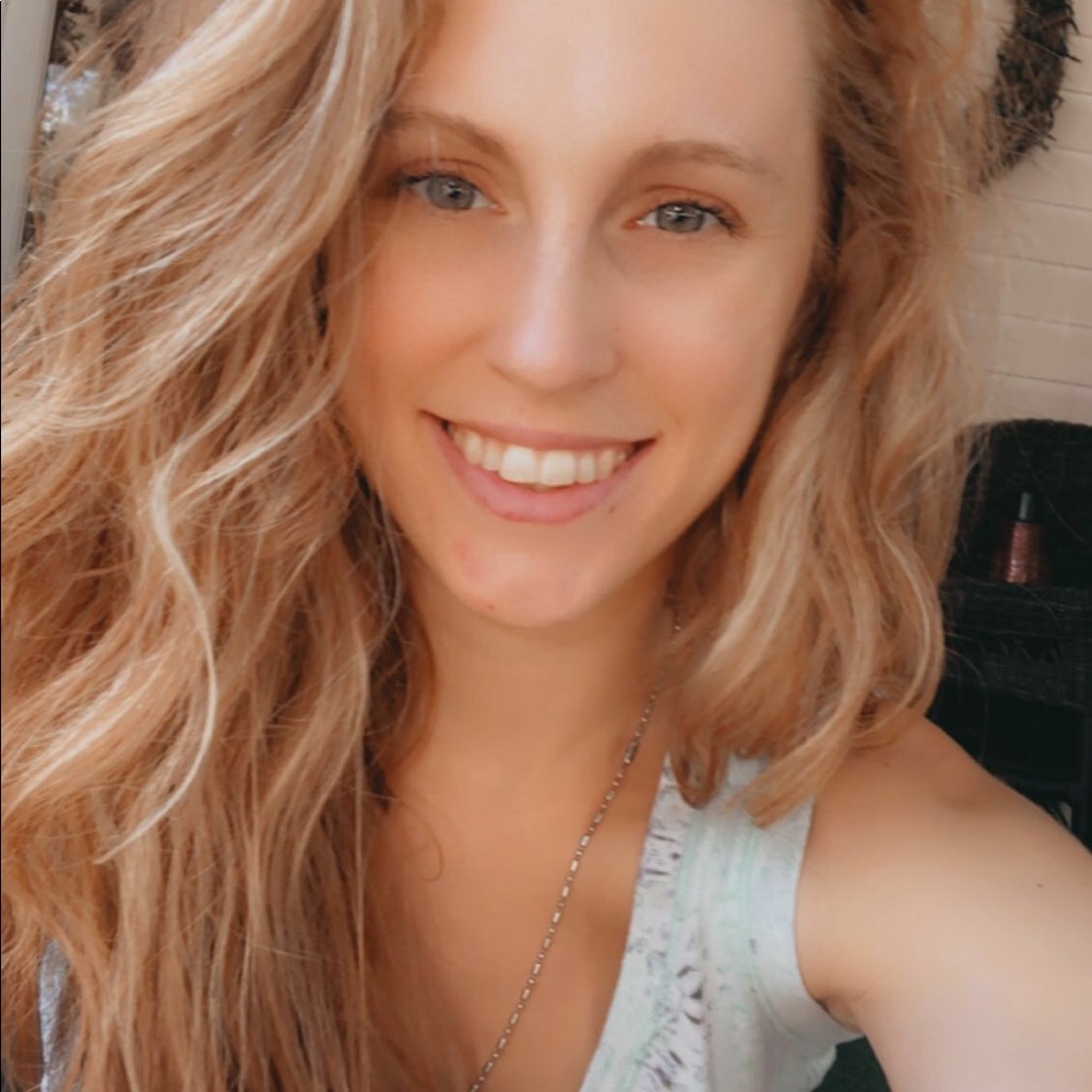 Meet your Posher, Alishia